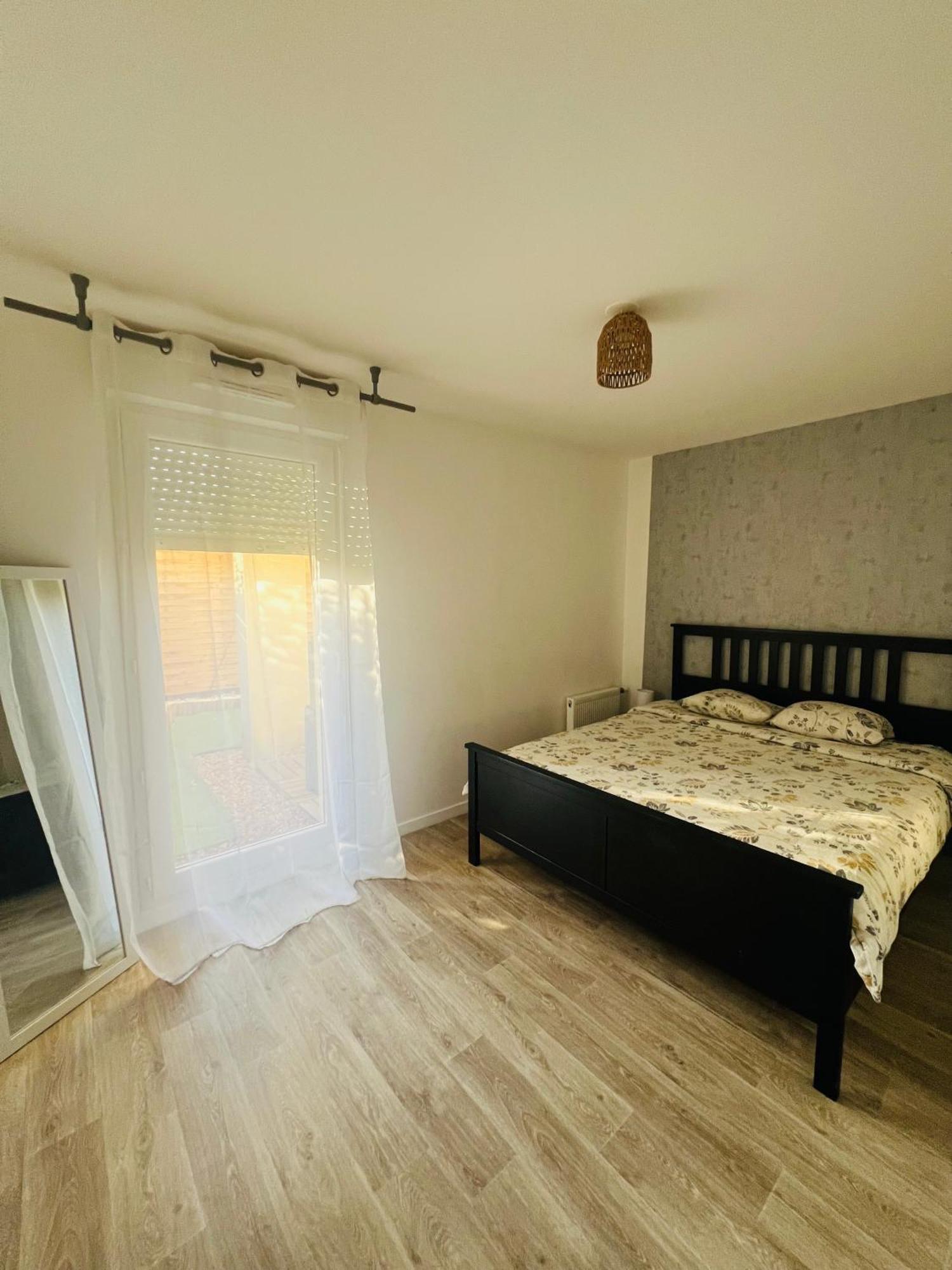 Appartement Rez De Chaussee Avec Parking Prive Orléans Exterior foto