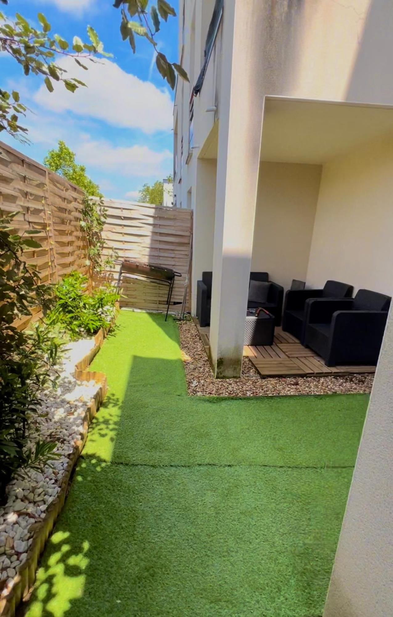 Appartement Rez De Chaussee Avec Parking Prive Orléans Exterior foto