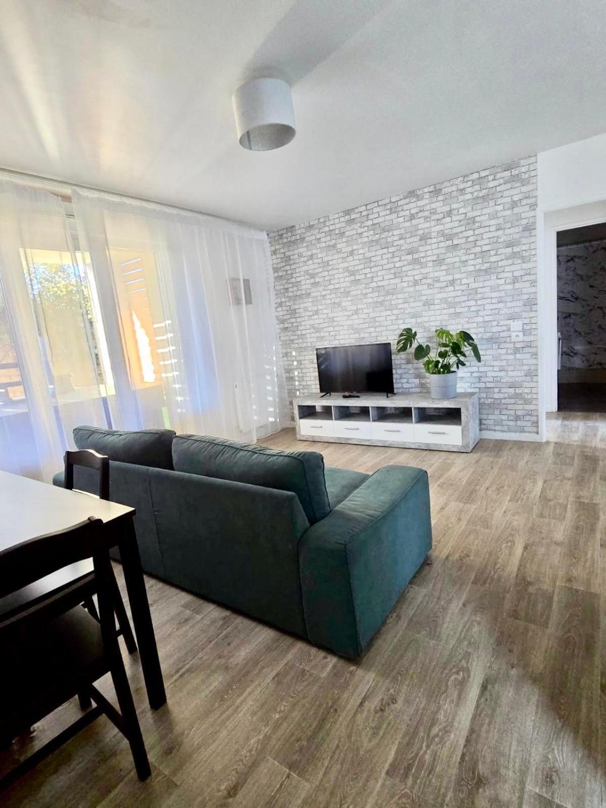 Appartement Rez De Chaussee Avec Parking Prive Orléans Exterior foto
