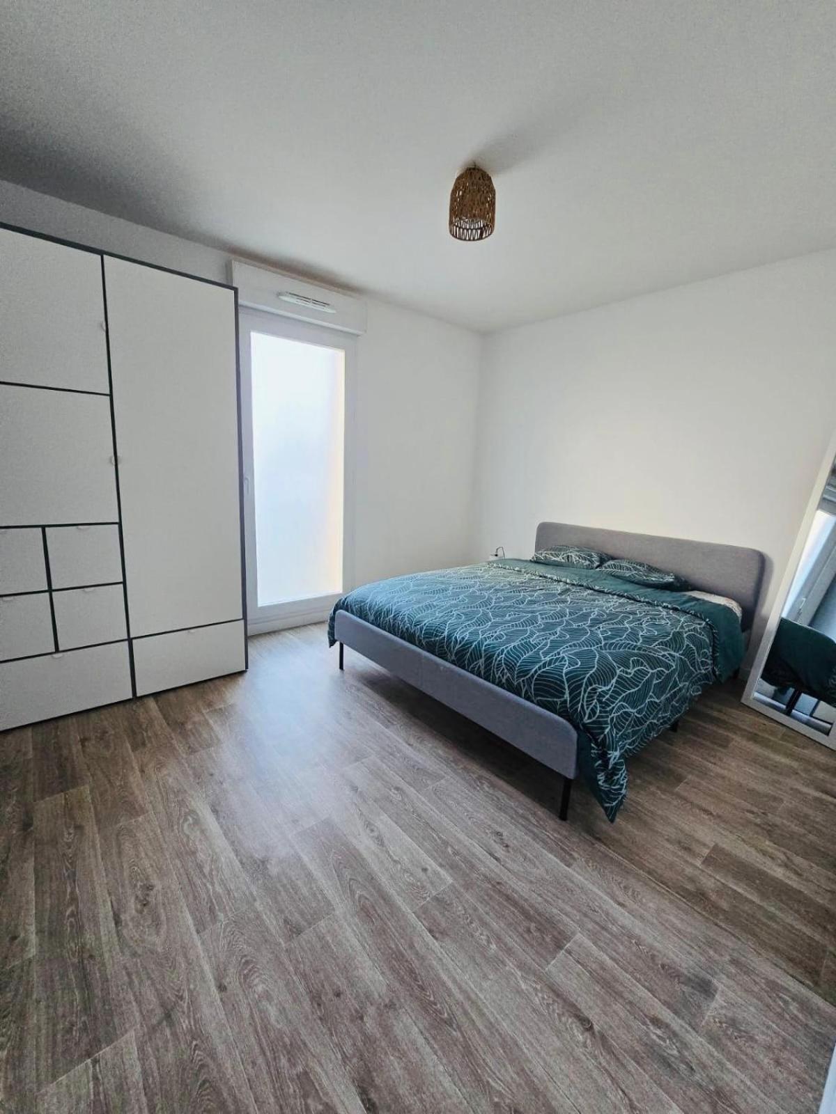 Appartement Rez De Chaussee Avec Parking Prive Orléans Exterior foto